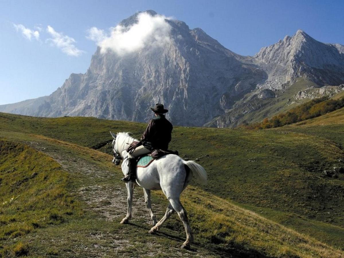 Complesso Turistico Aurora - Appartamenti Poggio Picenze 外观 照片